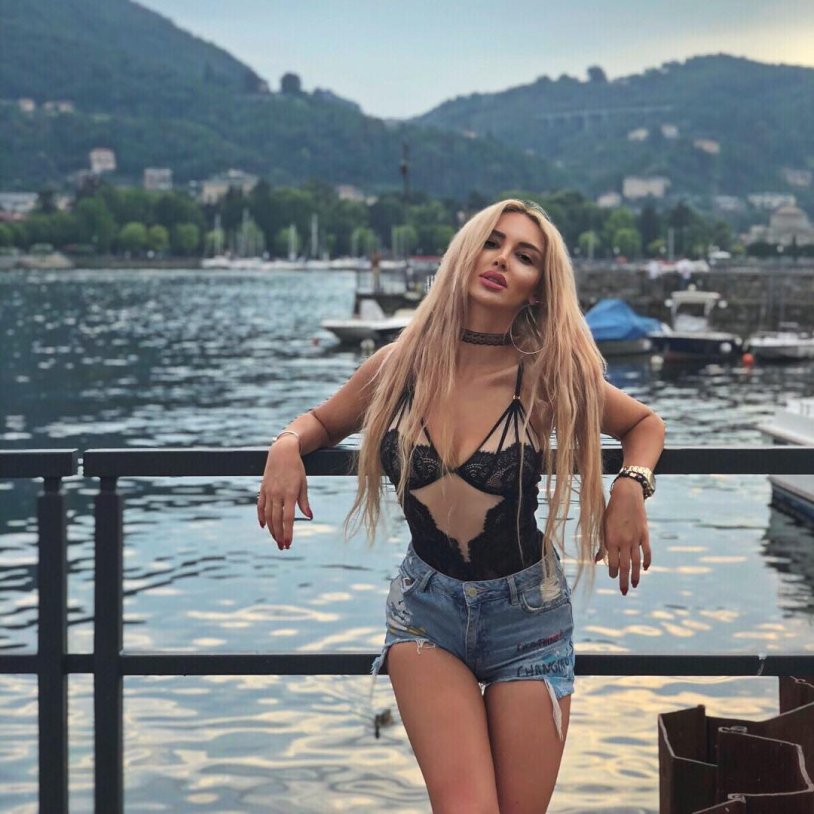 Anna Dovlatyan Axjik &