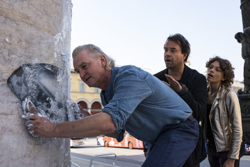 Wallpapers on the phone brice