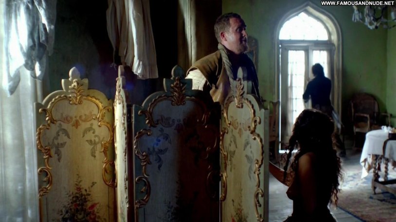 Jessica Parker Kennedy legs