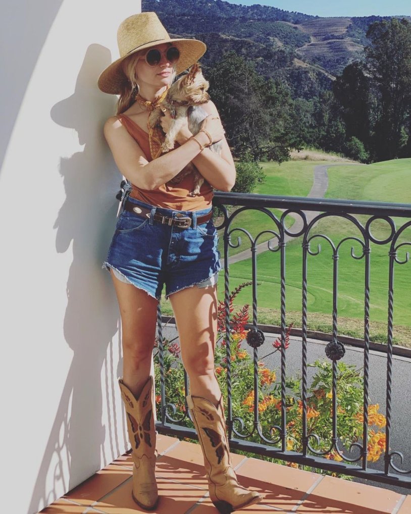 Bet Bers two girls on shallows