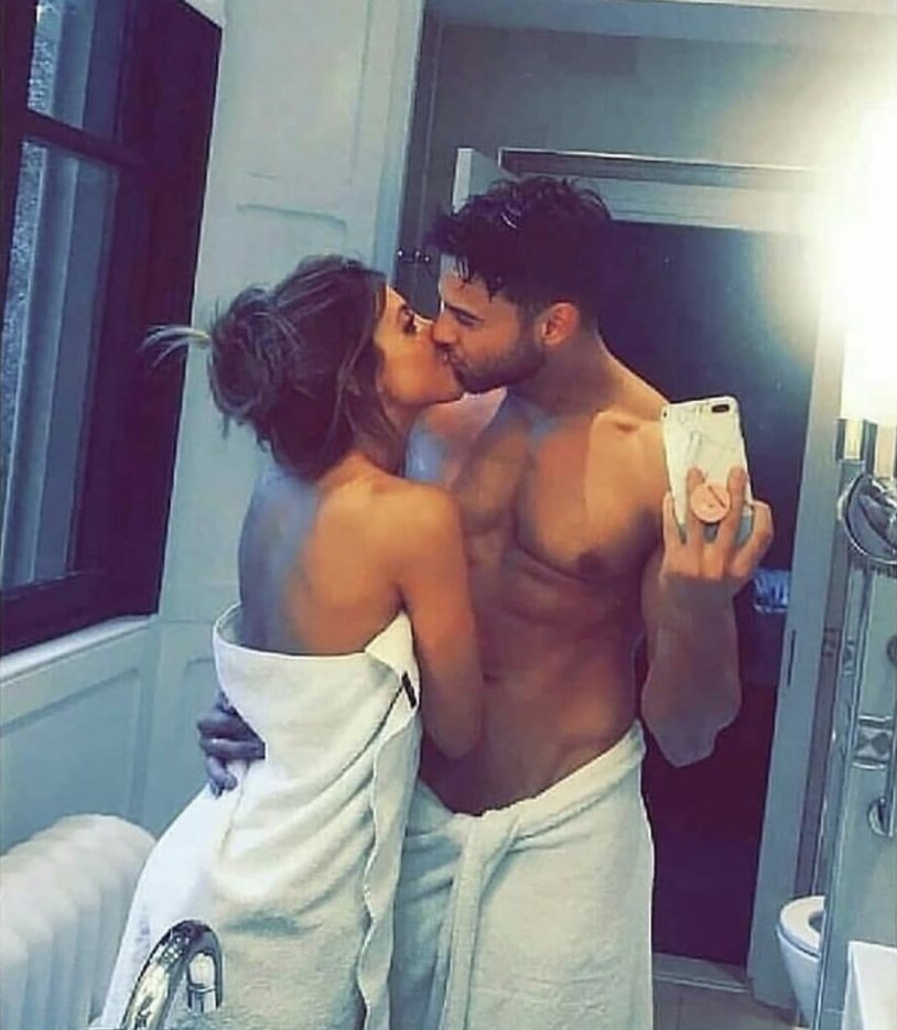 Selfie Girls with a kiss