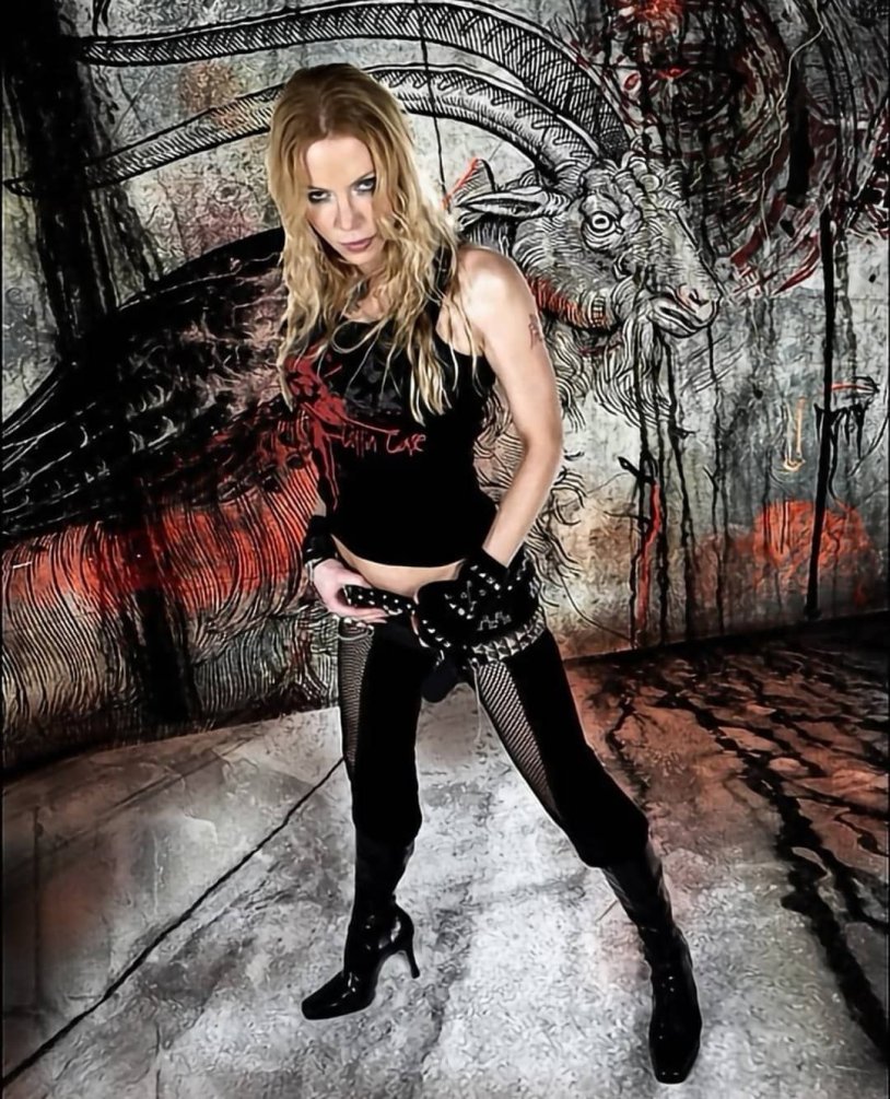 Angela Kajo by Benjamin Vingrief