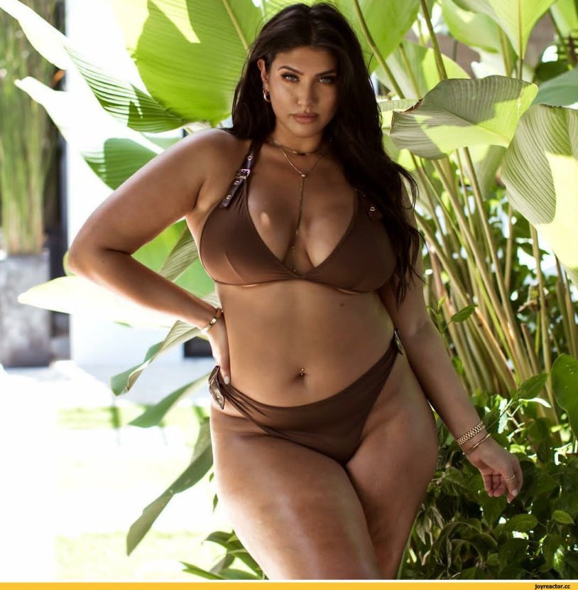 Australian fitness model Latisia Thomas