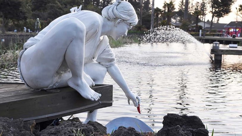 Beautiful lesbian kiss