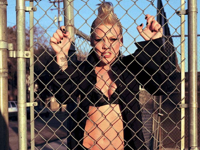 Pink singer 2021 on the beach