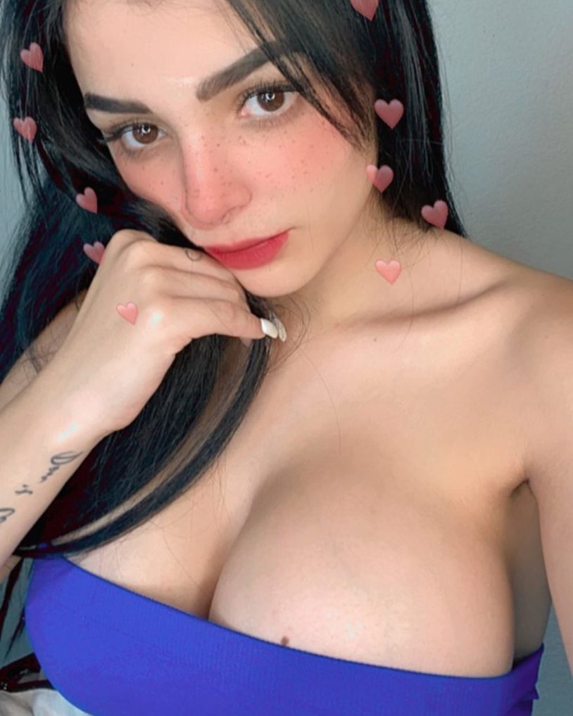 Latin American Selfie boobs