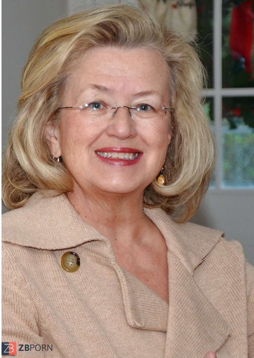 Wallpaper on laptop Pinteric black