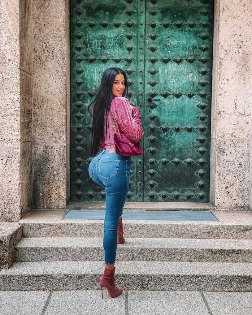 Latina jeans