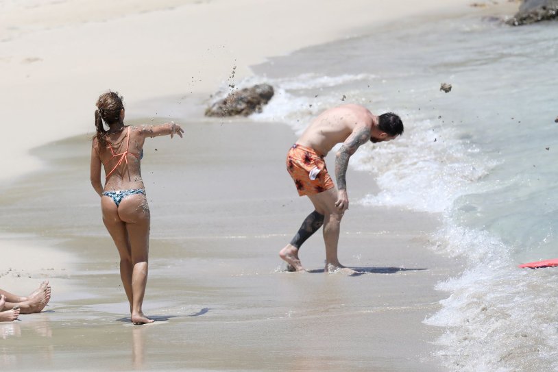 Lyonel's wife Messi on the beach