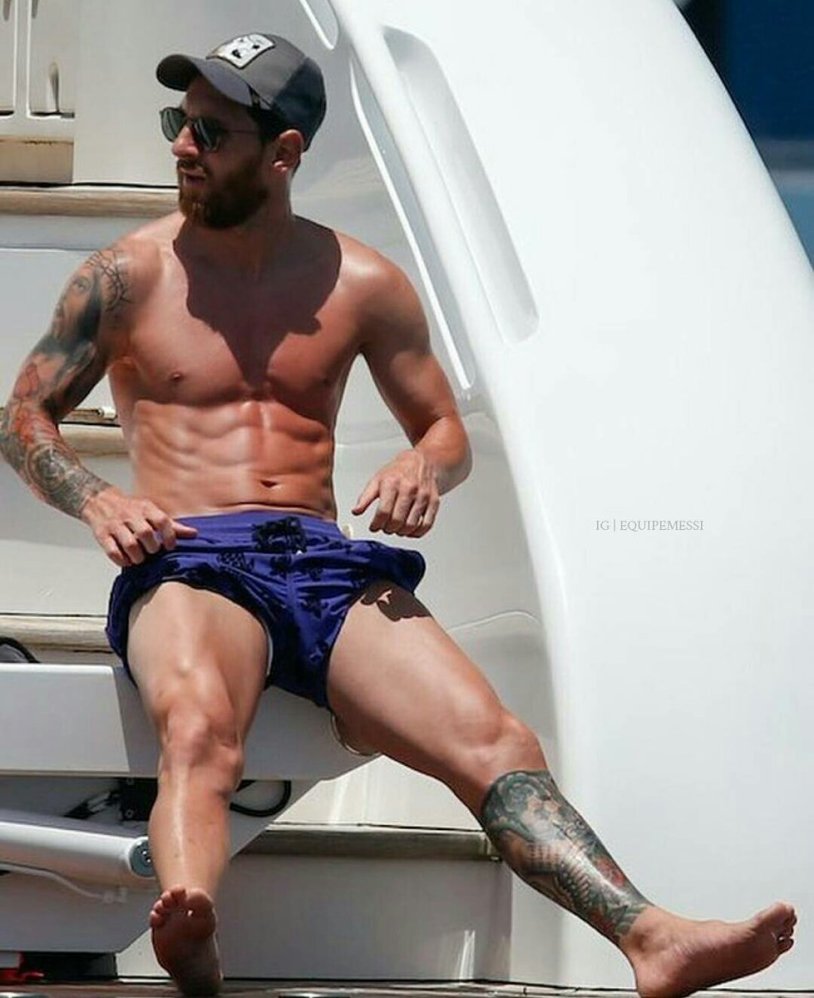 Antonella Rockuzzo legs