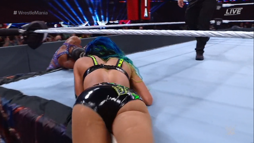 Sasha Banks Veling Naked