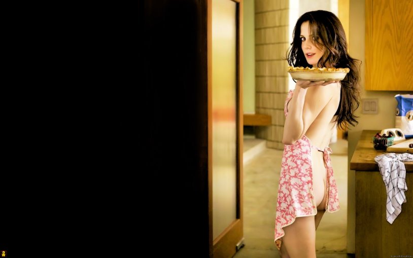 Mary Elizabeth Mastonio legs