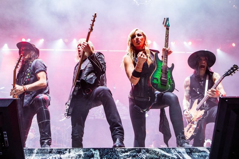 Nita Strauss Alice Cooper