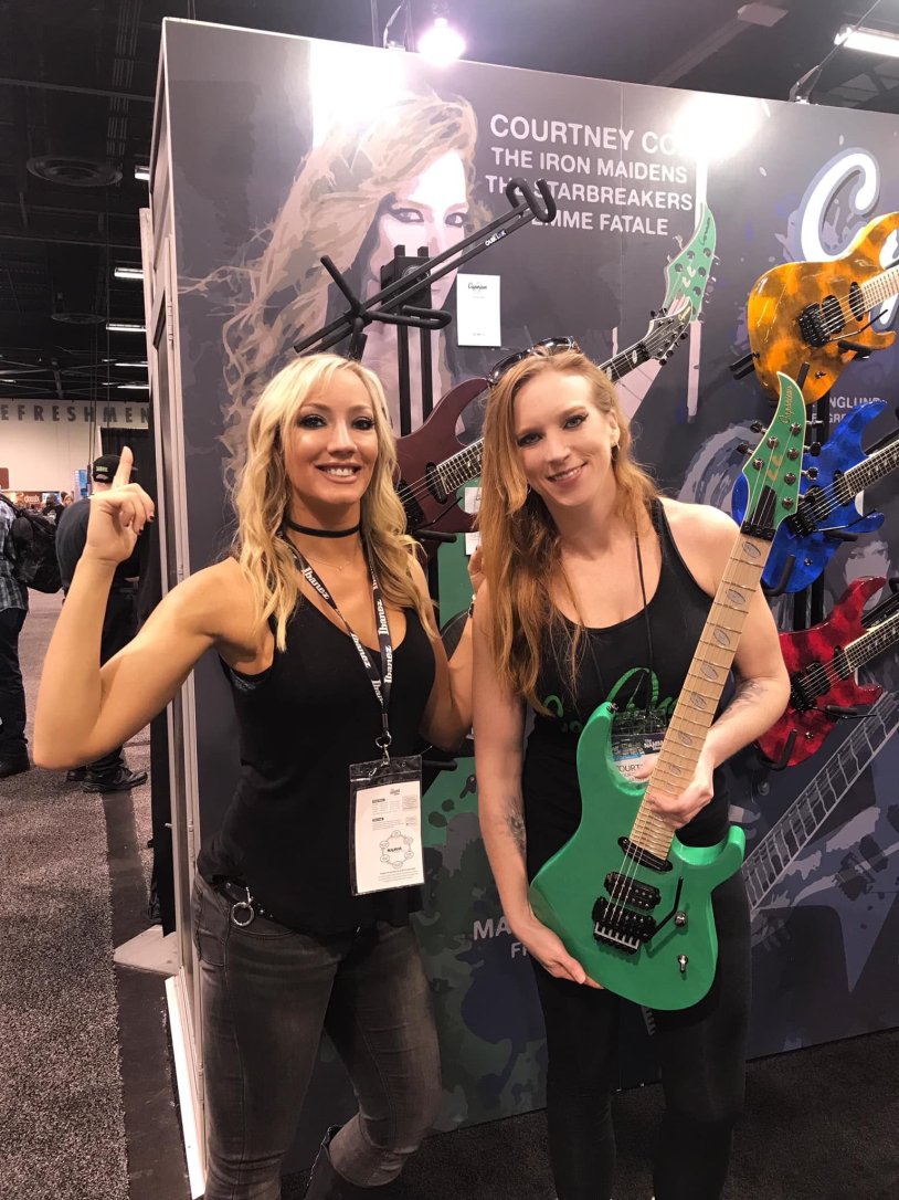 Nita Strauss photo from behind