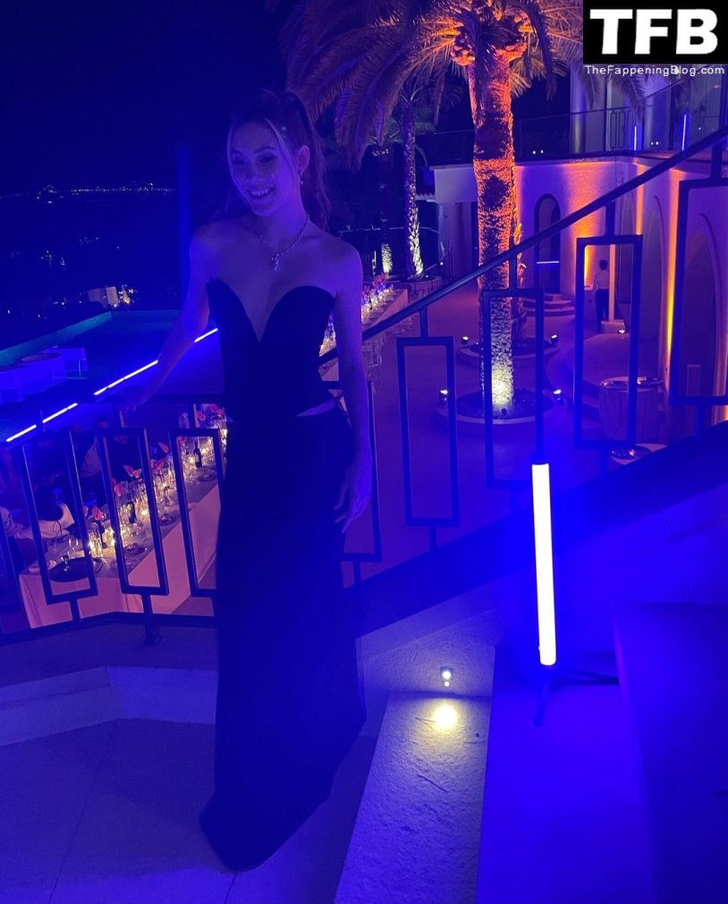 Elizaveta Tuktamysheva in underwear