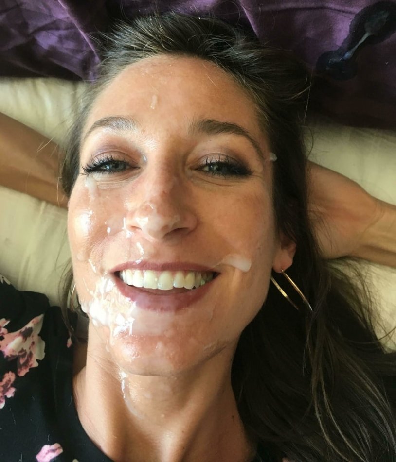 Nicole Eniston Condes on the face