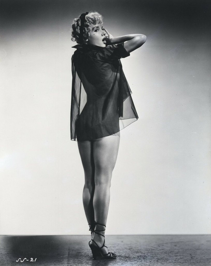 Evandelin Lilly Hot Maxim photo