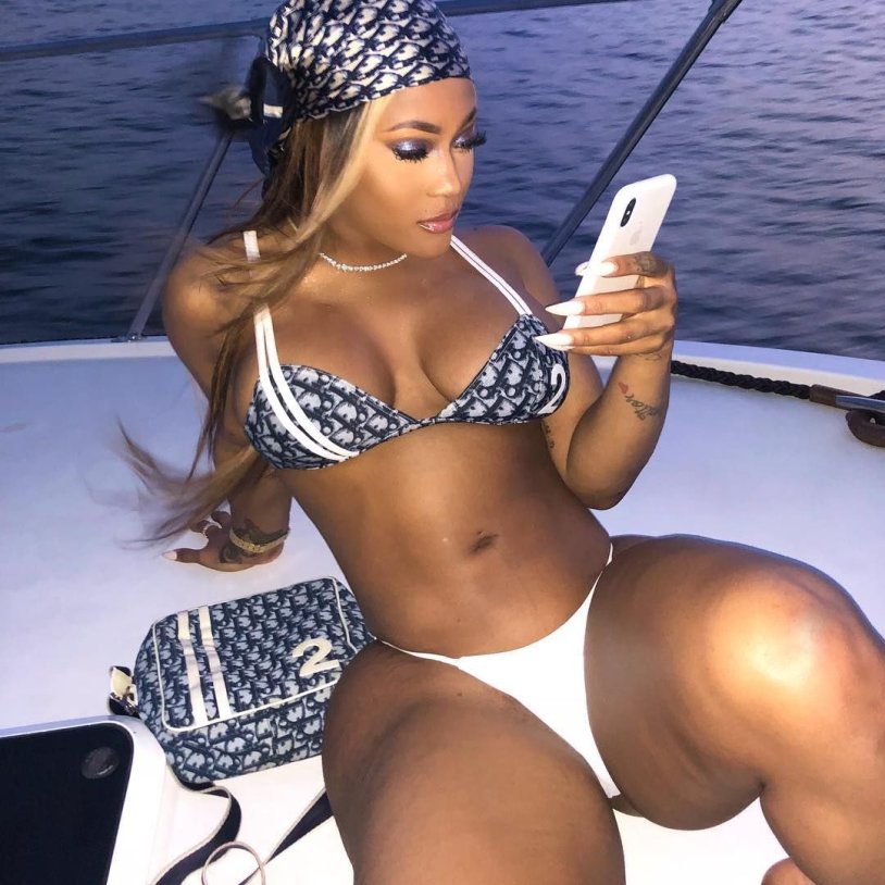 Lira Mercer in Bikini