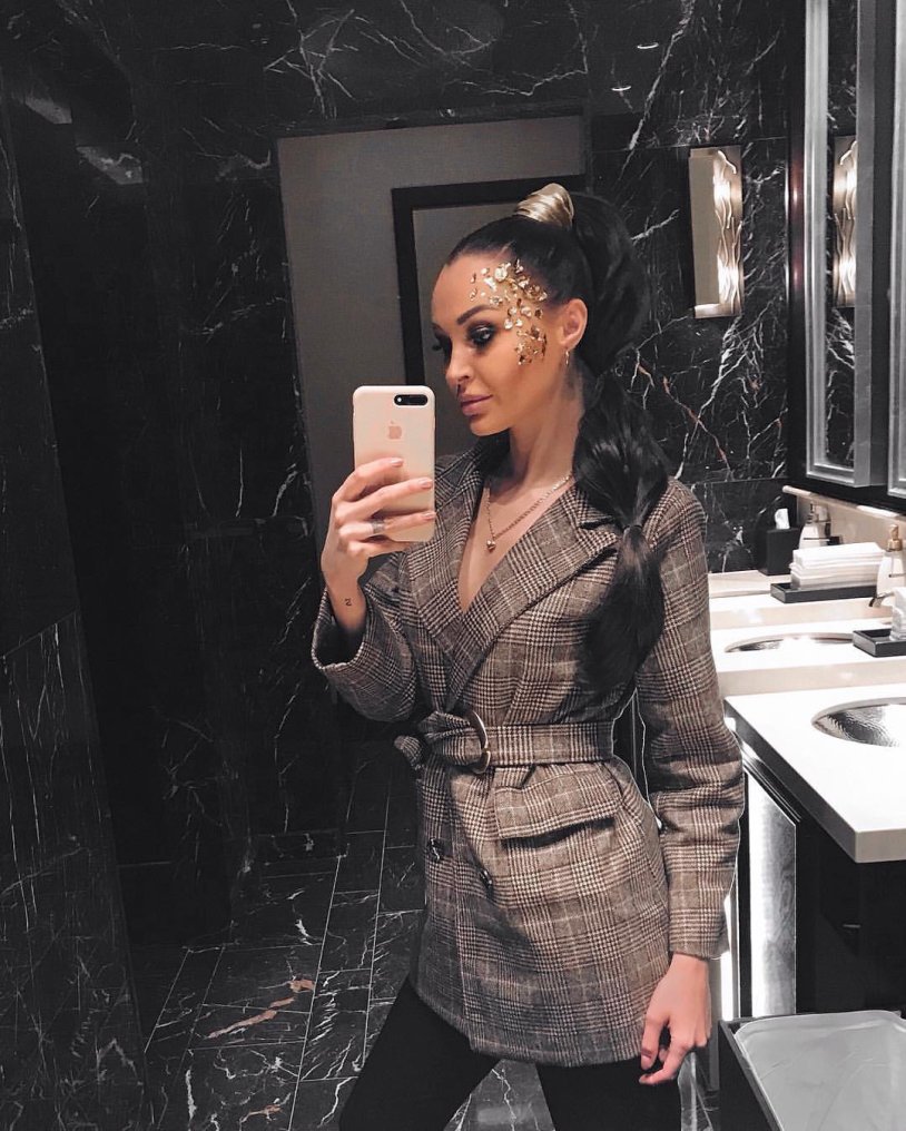 Naked adult women in 3 d