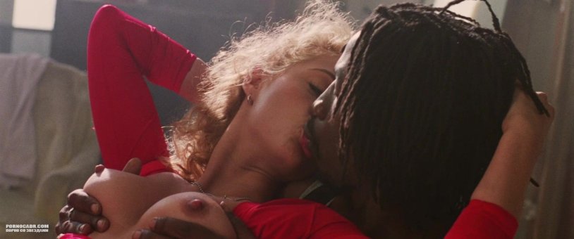 Elizabeth Berkeley Show Gerls chest