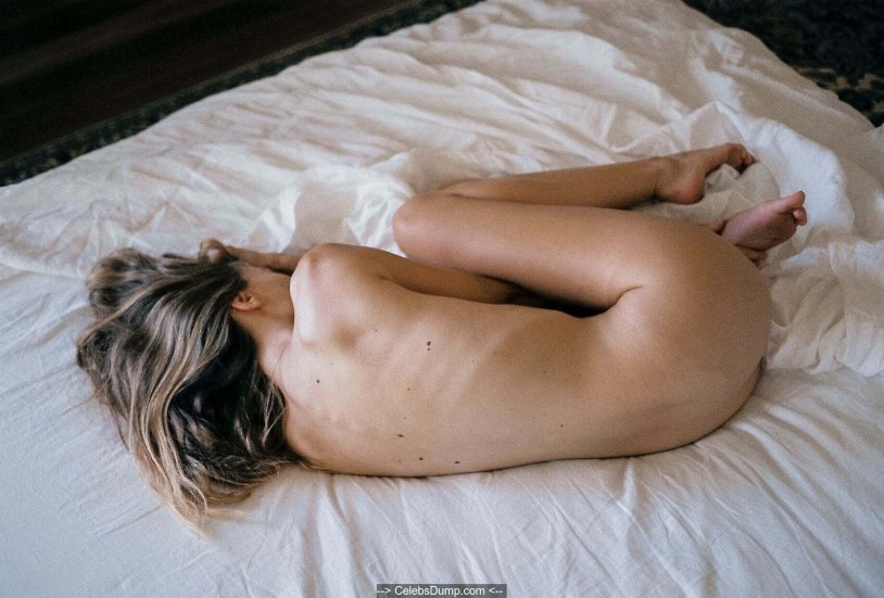 Beautiful naked bloggers