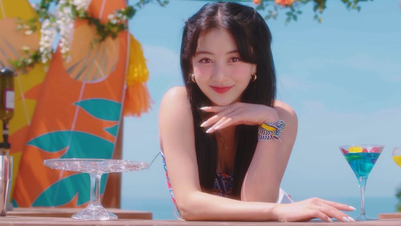 Park Jihyo and Minatozaki Sana