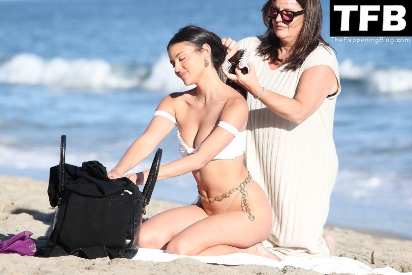 Holly Scarfone ifşa