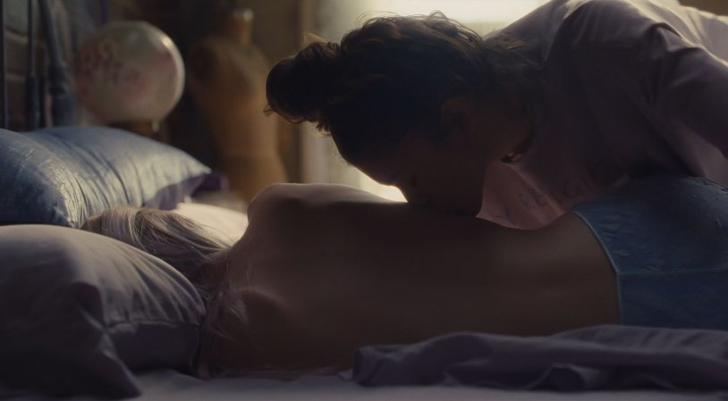 Hunter Schafer Euphoria Juls Scene in bed