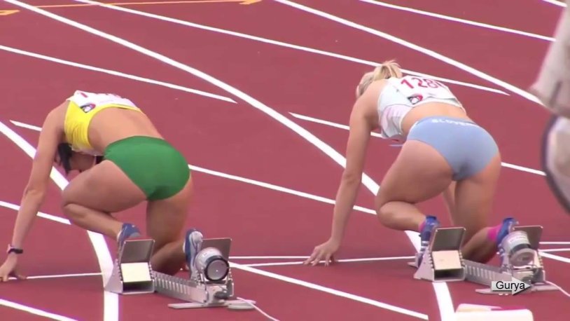 Girls Runners at the start
