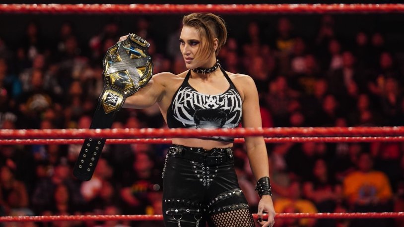 Kiss Rhea Ripley and Liv Morgan