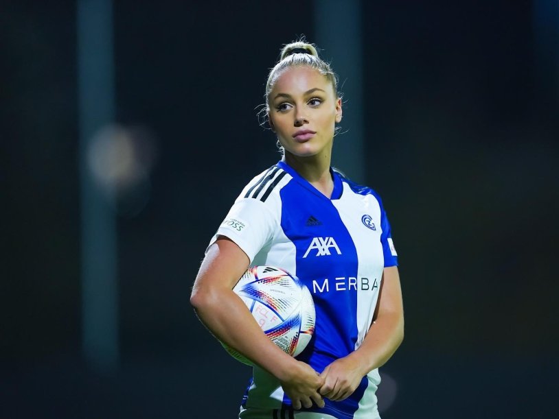 Anna Markovich football player