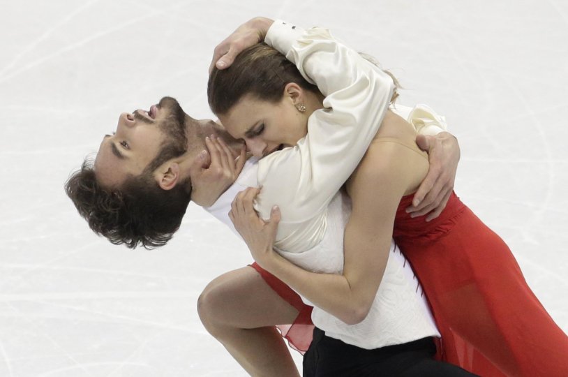 Gabriella Papadakis and Guillaume Sizeron Kiss