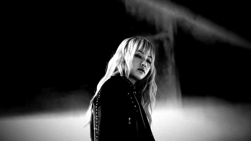 Lalisa Manoban black white