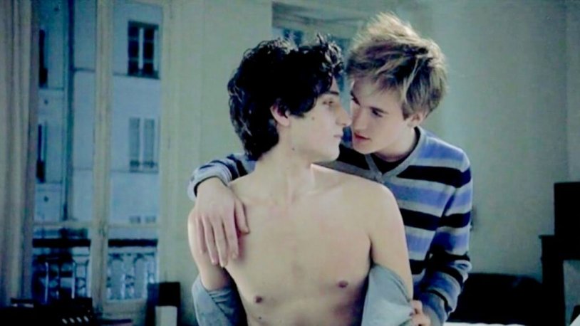 Brenna d'Amiko in full height