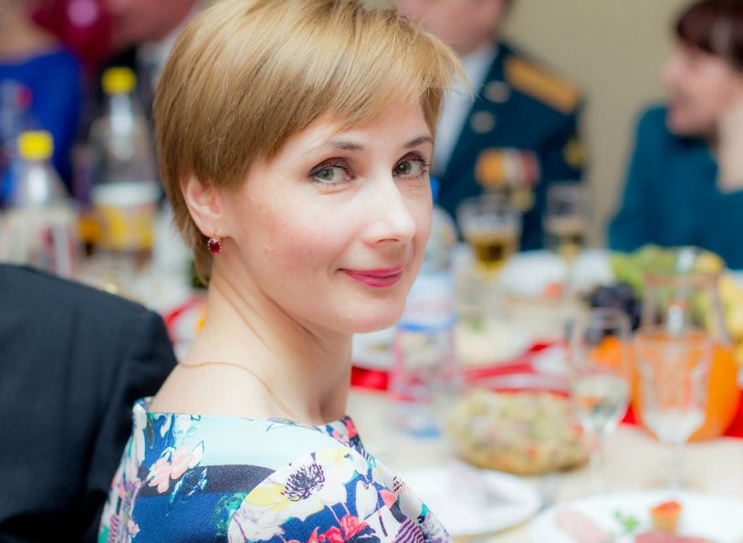 Girl in a mask on ava