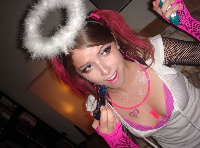 Anna Kendrick kisses