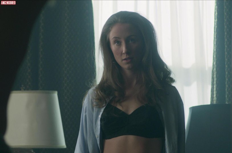 Erin Dowort actress photo in a swimsuit