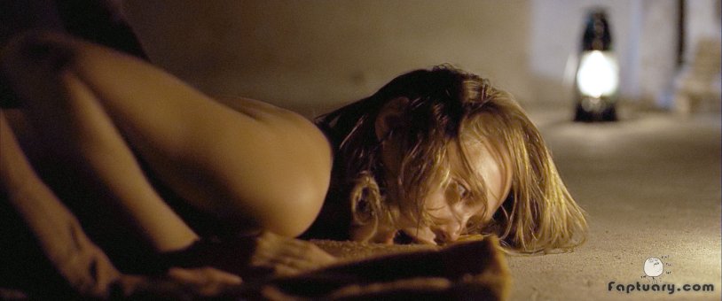 Elizabeth Olsen Naked in the movies