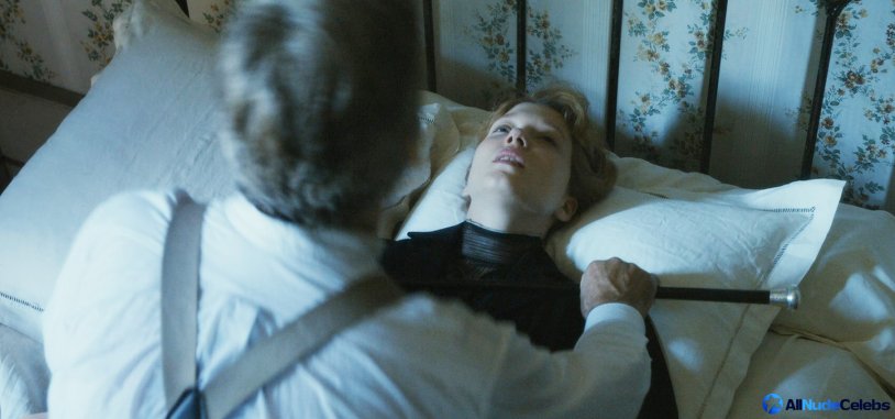 Erotic scenes with Lea Seyd