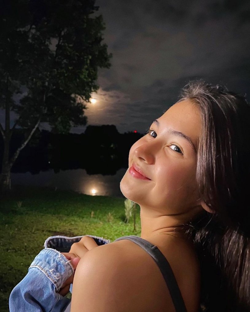 Naked Indonesian women