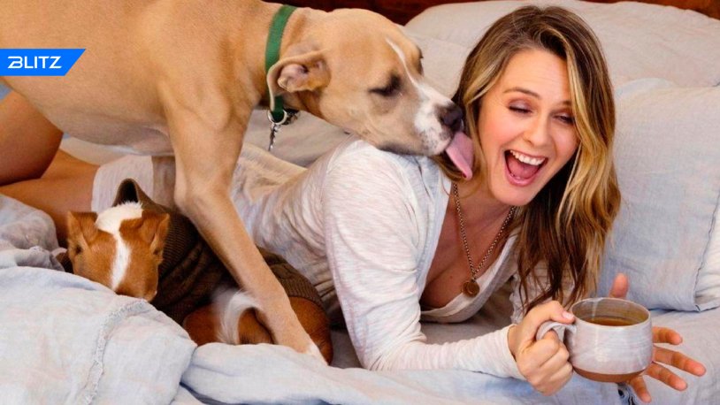 Alicia Silverstone shameless