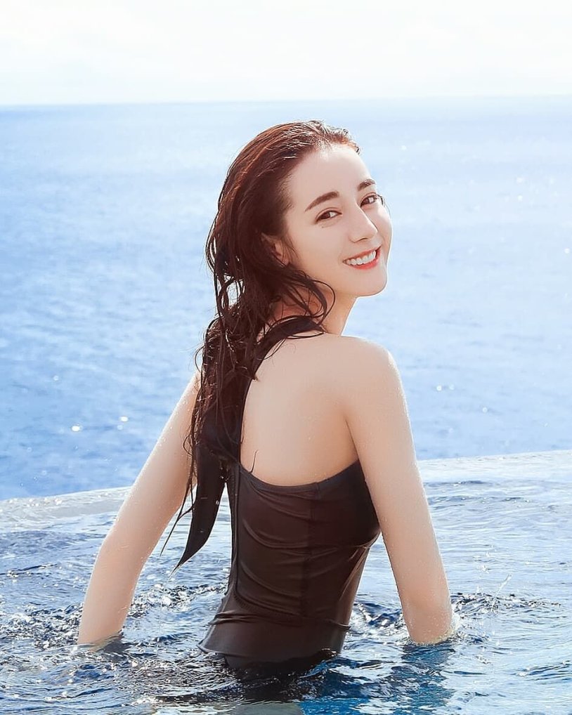 Dilrab Dilmurat's legs