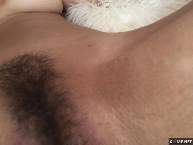 Rona Mitra Hot Selfie