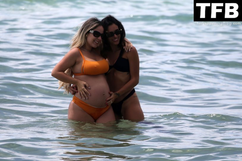 Kim Kardashian Pregnant in a swimsuit