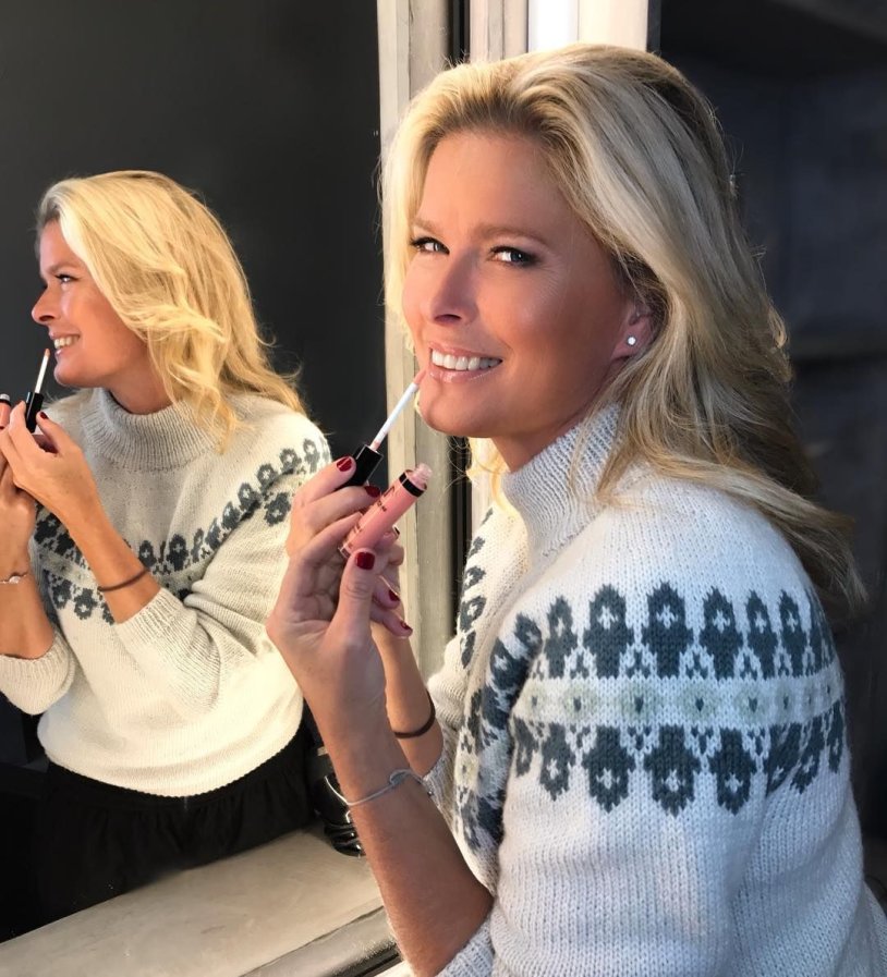 Vendiadla Lindblle is naked