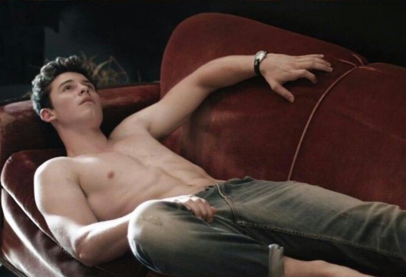 Sean Mendes Thorses on the bed