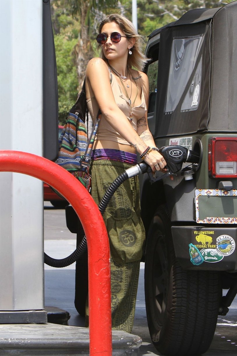 Paris Jackson Piring