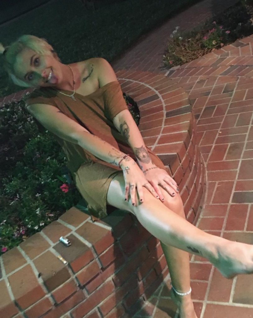 Paris Jackson foot