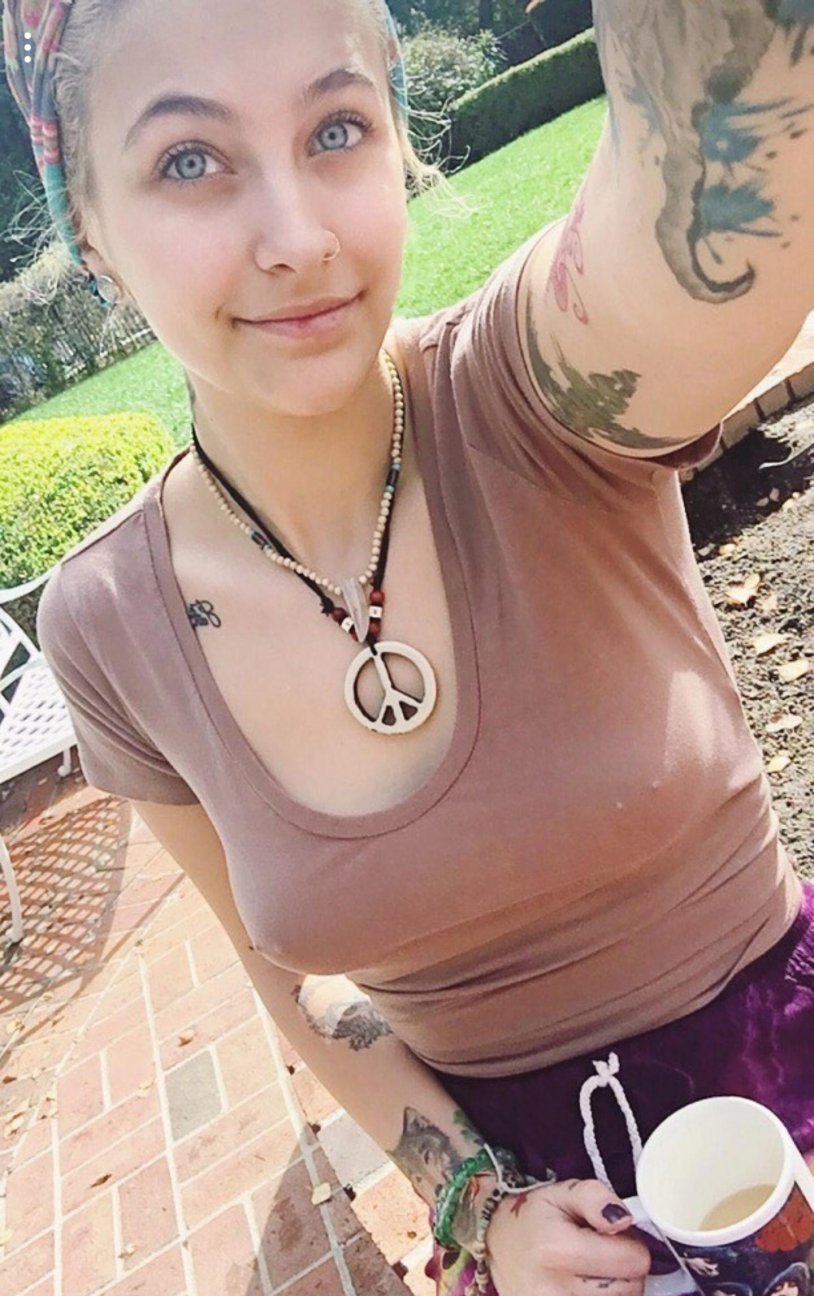 Paris Jackson chest