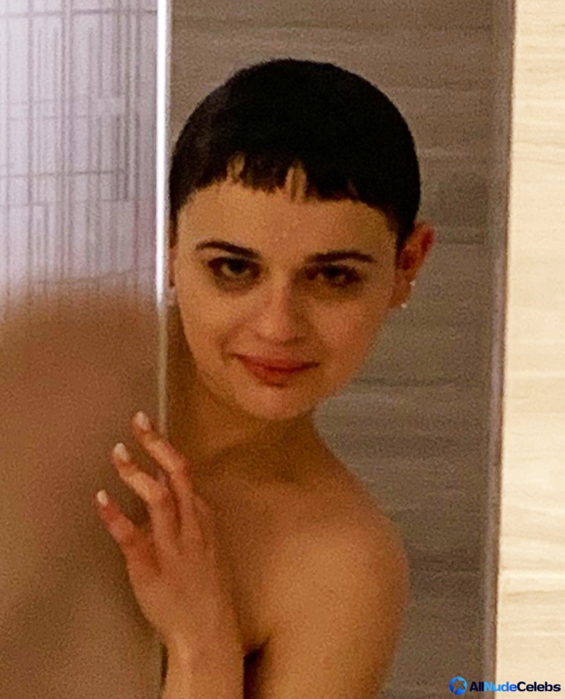 Joey King hot scenes